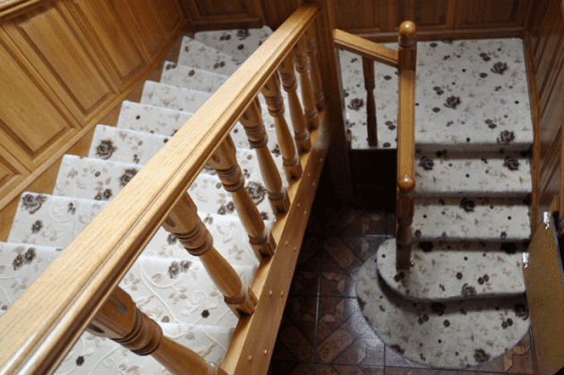Лестница с ковролином