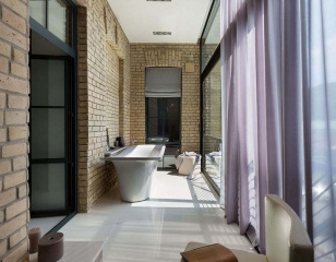Дизайн балкона с ванной