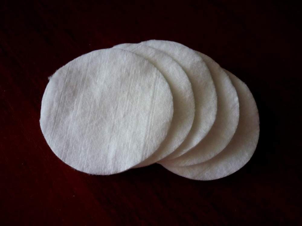 Вместо ватных дисков можно использовать марлю или другую ткань