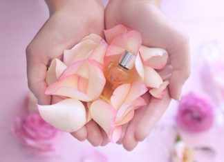 В чем плюсы применения воды из роз?